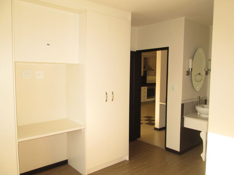 Modern 2 bedrooms 2 bathrooms 2nd floor apartment available for rent - Photo 8