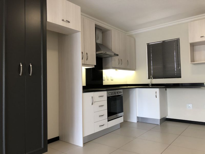 Modern 2 bedrooms 2 bathrooms 2nd floor apartment available for rent - Photo 4