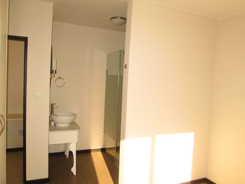 Modern 2 bedrooms 2 bathrooms 2nd floor apartment available for rent - Photo 9