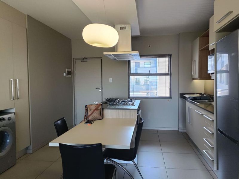 Modern Sophisticated 2 bedroom 2 Bathroom Apartment available at The Hub in Bryanston - Photo 6