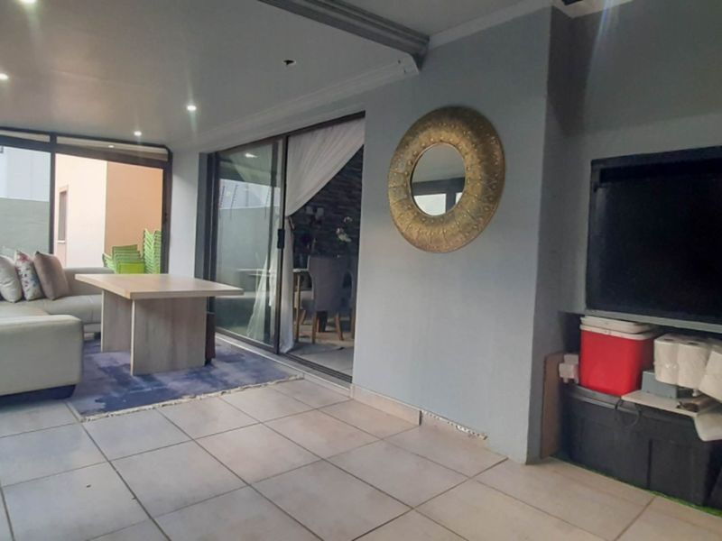 AVAILABLE 01 MAY 2026 - Photo 6