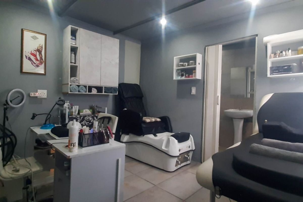 AVAILABLE 01 MAY 2026 - Photo 4