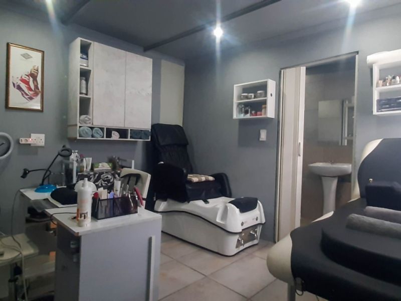 AVAILABLE 01 MAY 2026 - Photo 4