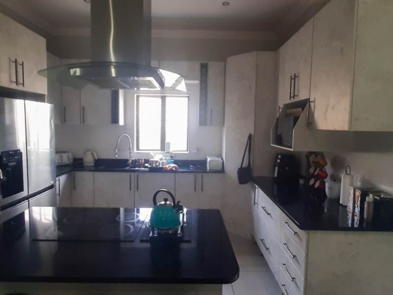 AVAILABLE 01 MAY 2026 - Photo 2