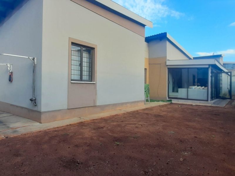 AVAILABLE 01 MAY 2026 - Photo 8