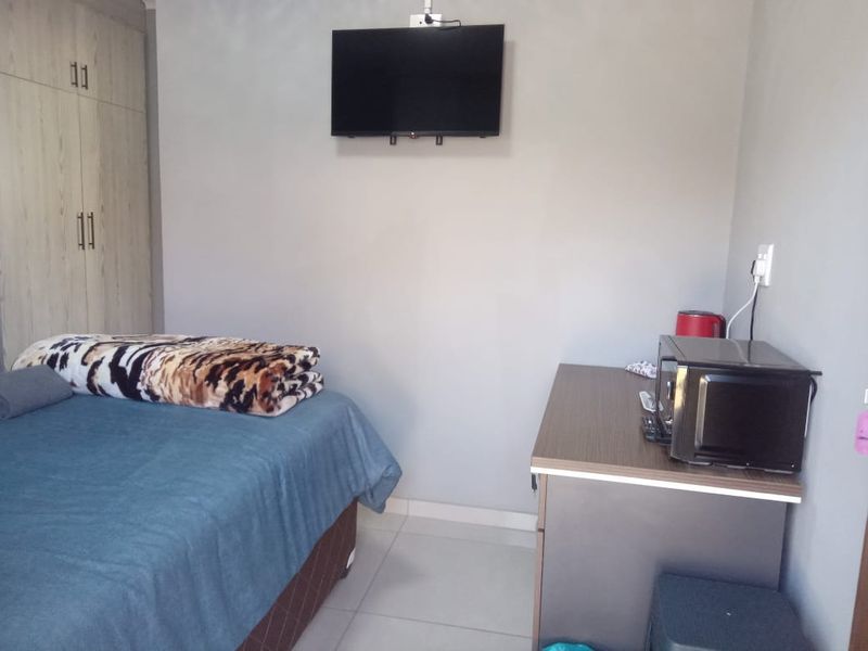 Fully Furnished One-Bedroom Apartments Available Immediately - Photo 4