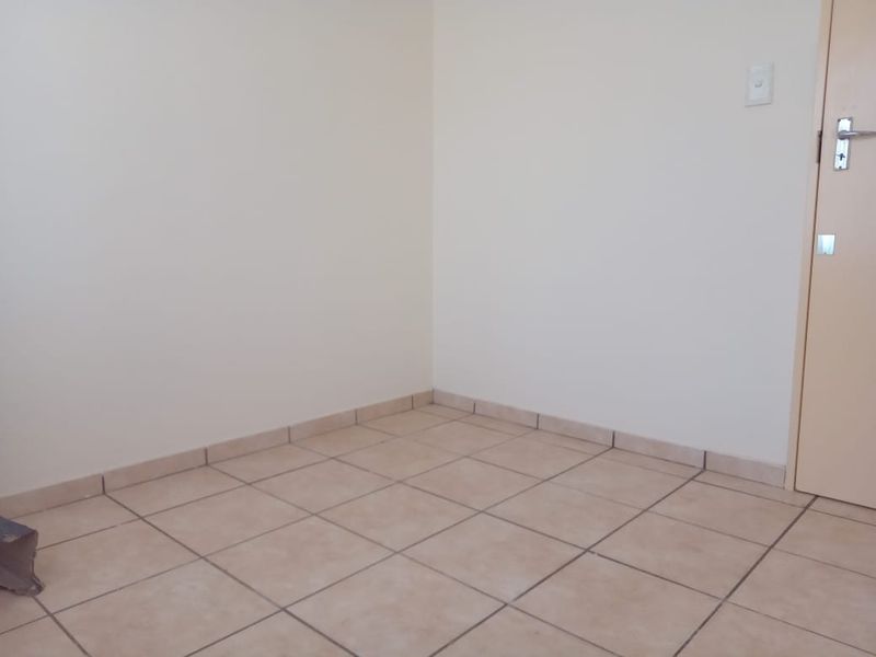 AVAILABLE IMMEDIATELY - Photo 6