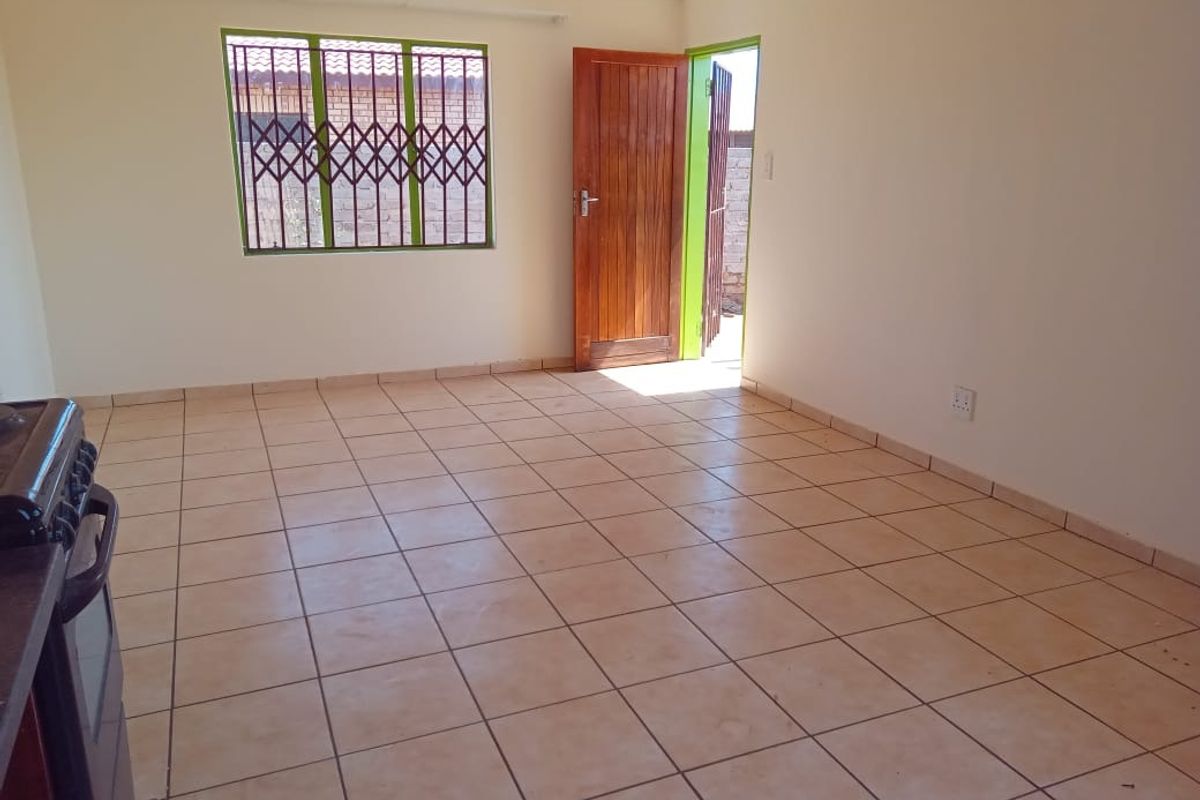 AVAILABLE IMMEDIATELY - Photo 4