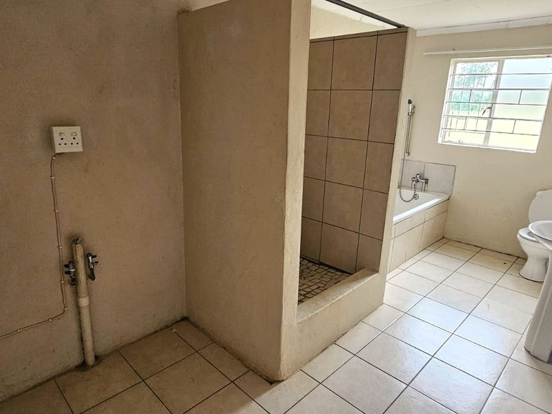 AVAILABLE IMMEDIATELY - Photo 10