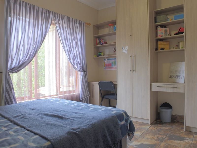 Apartment For Sale In Rustenburg - Photo 7