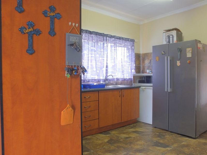 Apartment For Sale In Rustenburg - Photo 4