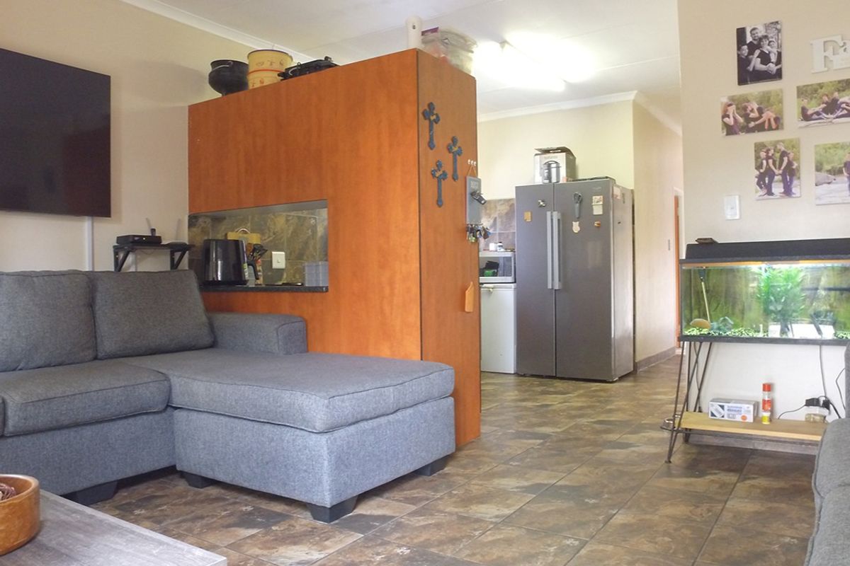 Apartment For Sale In Rustenburg - Photo 3