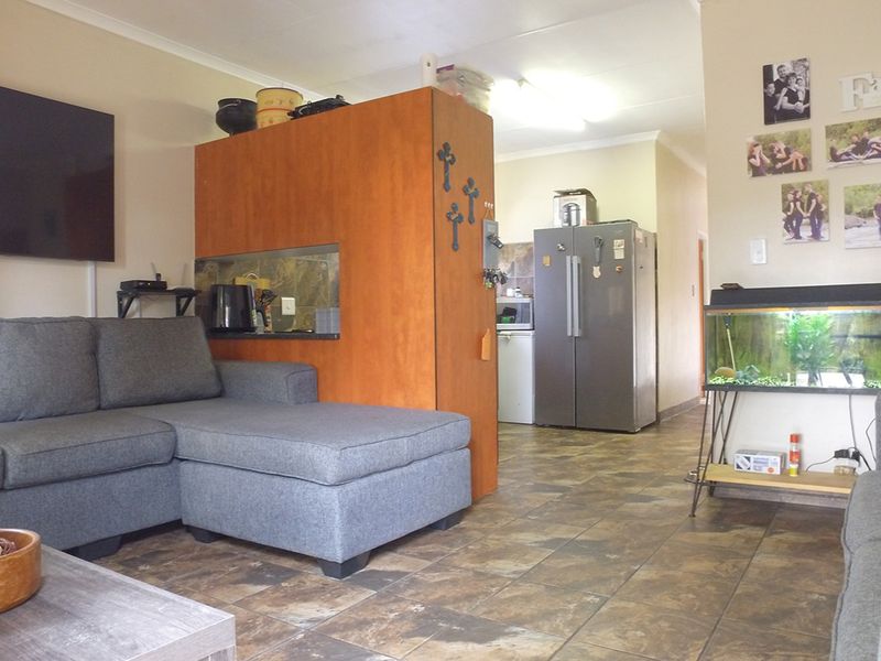 Apartment For Sale In Rustenburg - Photo 3