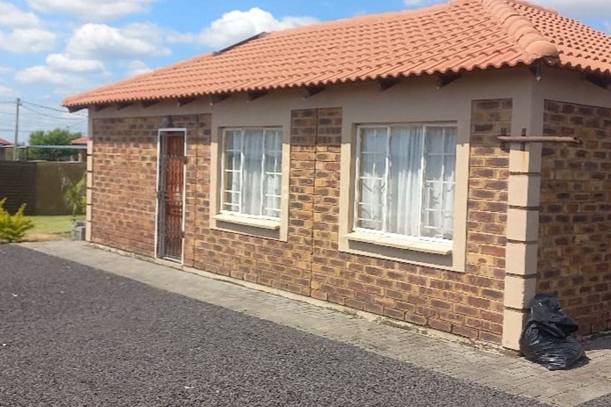 House Pending Sale In Rustenburg - Photo 3