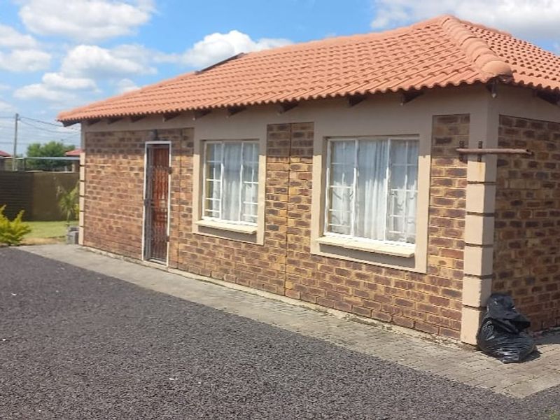 House Pending Sale In Rustenburg - Photo 3