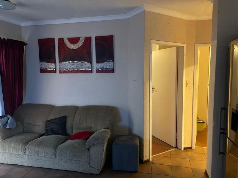 Townhouse For Sale In Rustenburg - Photo 10