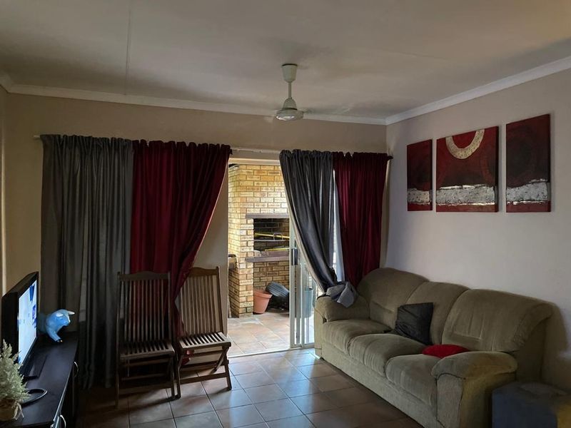 Townhouse For Sale In Rustenburg - Photo 8
