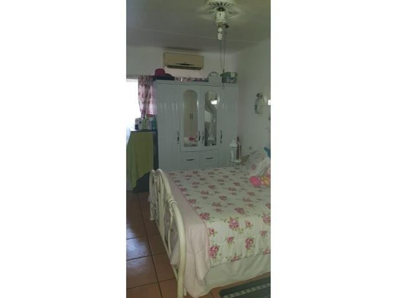 This lovely 2-bedroom townhouse is situated in Magalies Hof complex. - Photo 6