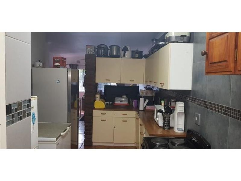 This lovely 2-bedroom townhouse is situated in Magalies Hof complex. - Photo 4