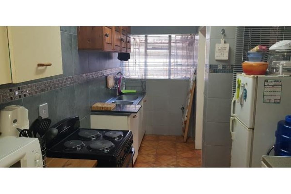 This lovely 2-bedroom townhouse is situated in Magalies Hof complex. - Photo 3