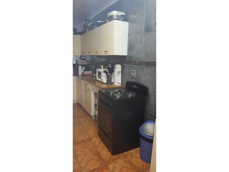 This lovely 2-bedroom townhouse is situated in Magalies Hof complex. - Photo 5