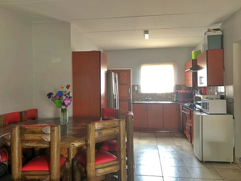 Apartment For Sale In Rustenburg - Photo 6