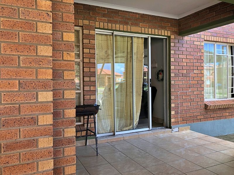 Apartment For Sale In Rustenburg - Photo 2