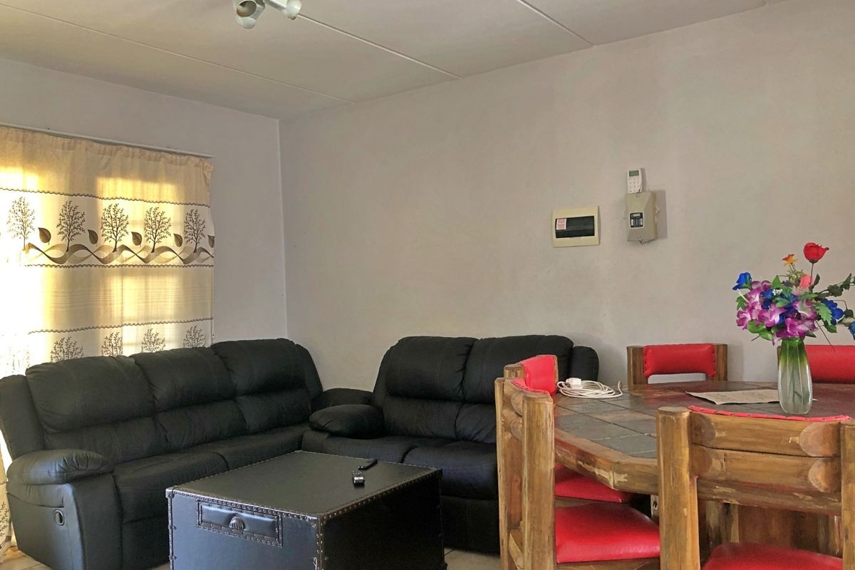 Apartment For Sale In Rustenburg - Photo 4