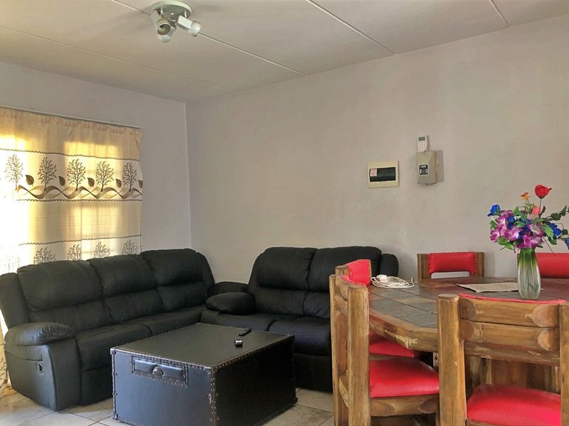 Apartment For Sale In Rustenburg - Photo 4