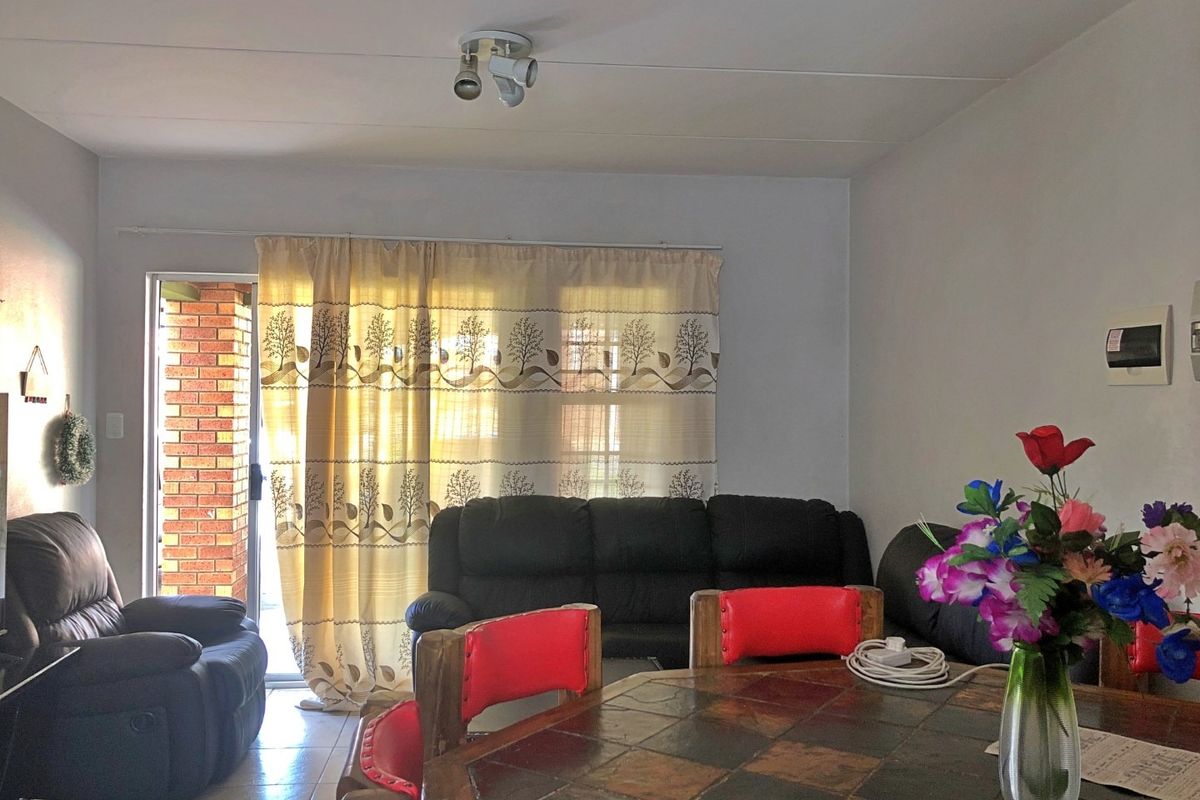 Apartment For Sale In Rustenburg - Photo 5