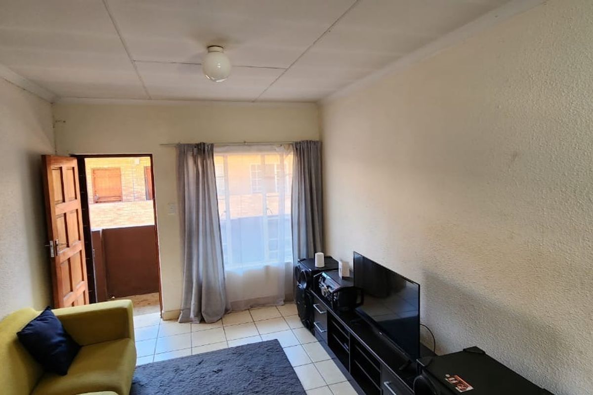 Apartment For Sale In Rustenburg - Photo 3