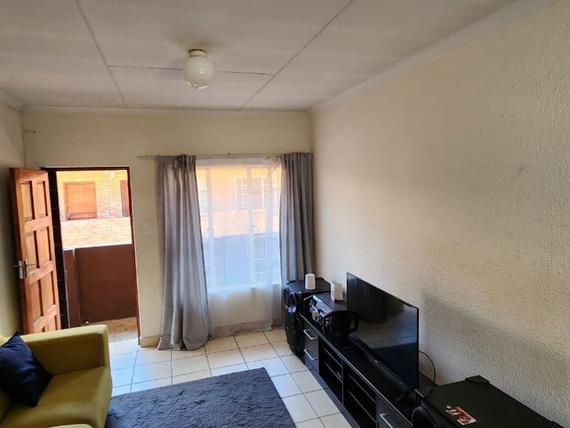 Apartment For Sale In Rustenburg - Photo 3