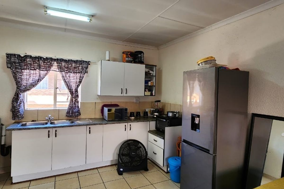 Apartment For Sale In Rustenburg - Photo 4