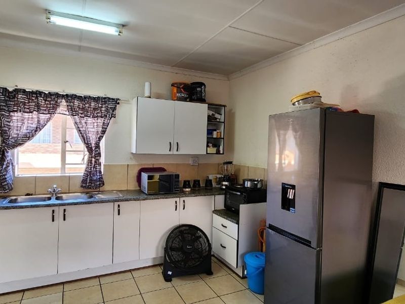 Apartment For Sale In Rustenburg - Photo 4