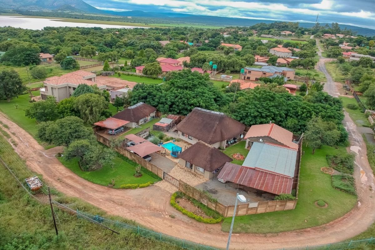 House Pending Sale In Rustenburg - Photo 2