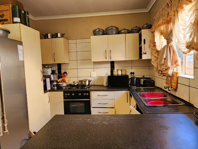Townhouse For Sale In Rustenburg - Photo 7