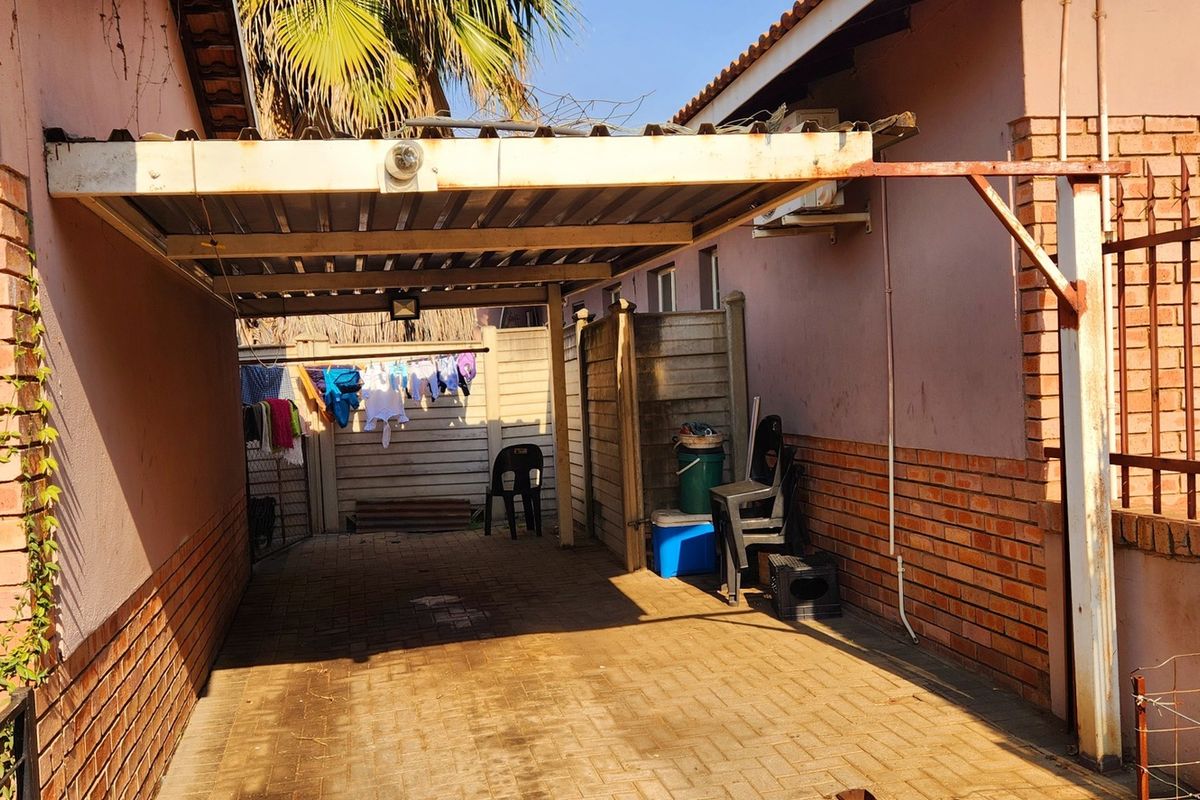 Townhouse For Sale In Rustenburg - Photo 3