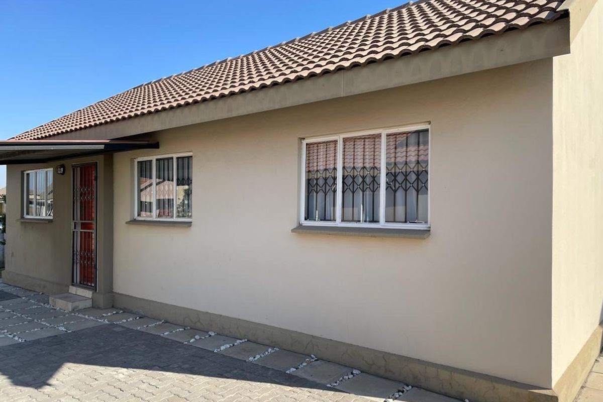 House Pending Sale In Rustenburg - Photo 3
