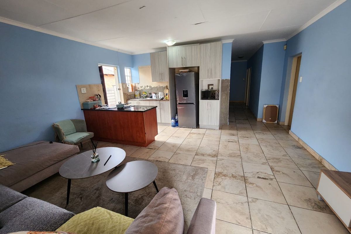 A Canvas for Your Style! Spacious 3-Bedroom Family Home in Secure Estate - Photo 5