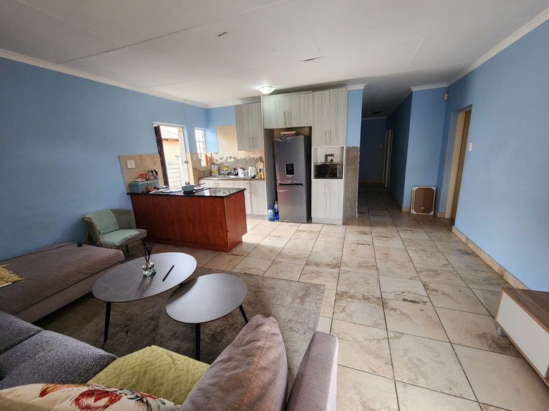 A Canvas for Your Style! Spacious 3-Bedroom Family Home in Secure Estate - Photo 5