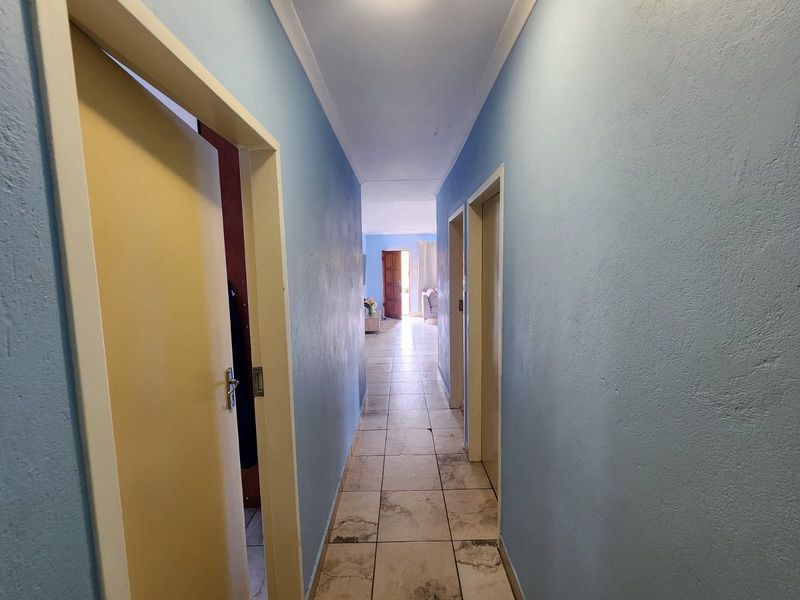 A Canvas for Your Style! Spacious 3-Bedroom Family Home in Secure Estate - Photo 8