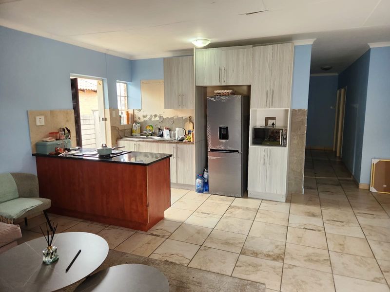 A Canvas for Your Style! Spacious 3-Bedroom Family Home in Secure Estate - Photo 6