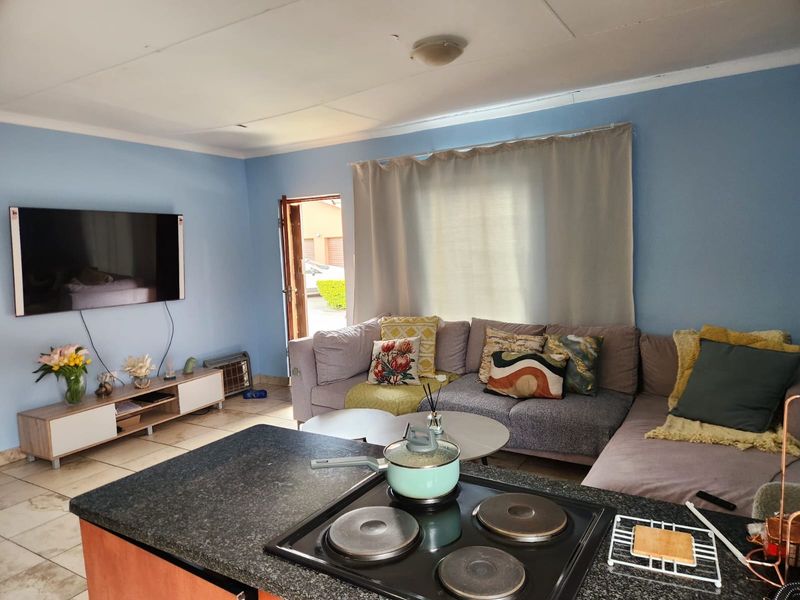 A Canvas for Your Style! Spacious 3-Bedroom Family Home in Secure Estate - Photo 4