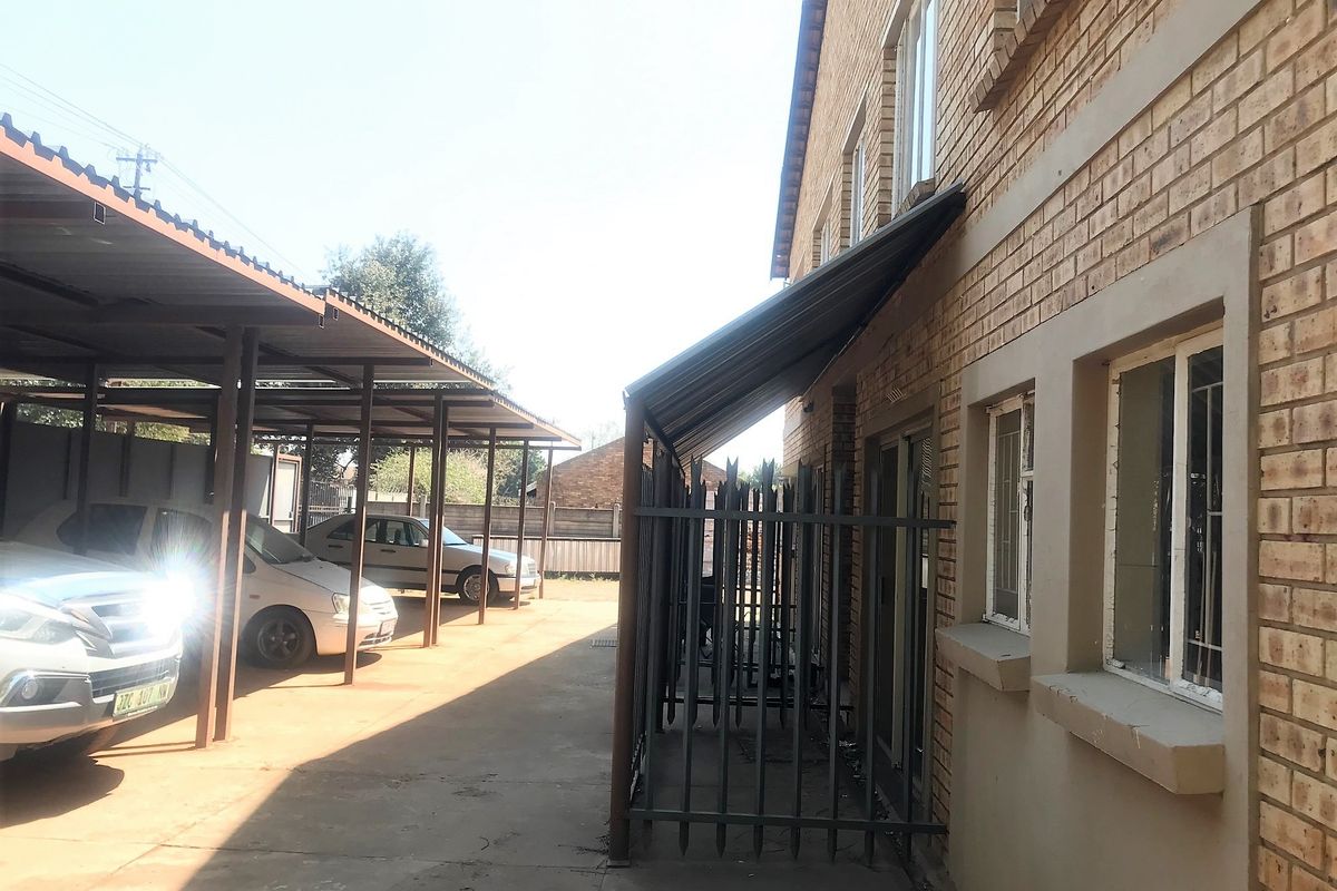 Apartment For Sale In Rustenburg - Photo 2