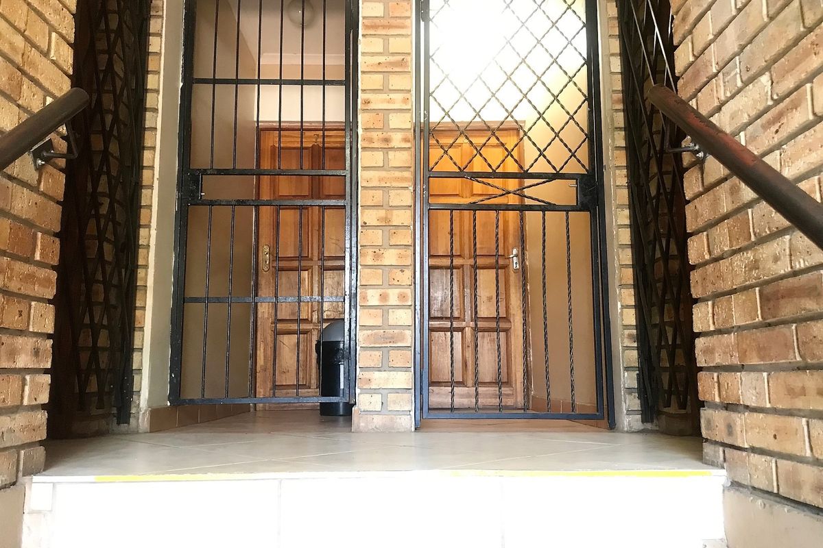 Apartment For Sale In Rustenburg - Photo 3