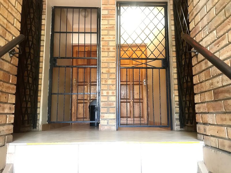 Apartment For Sale In Rustenburg - Photo 3