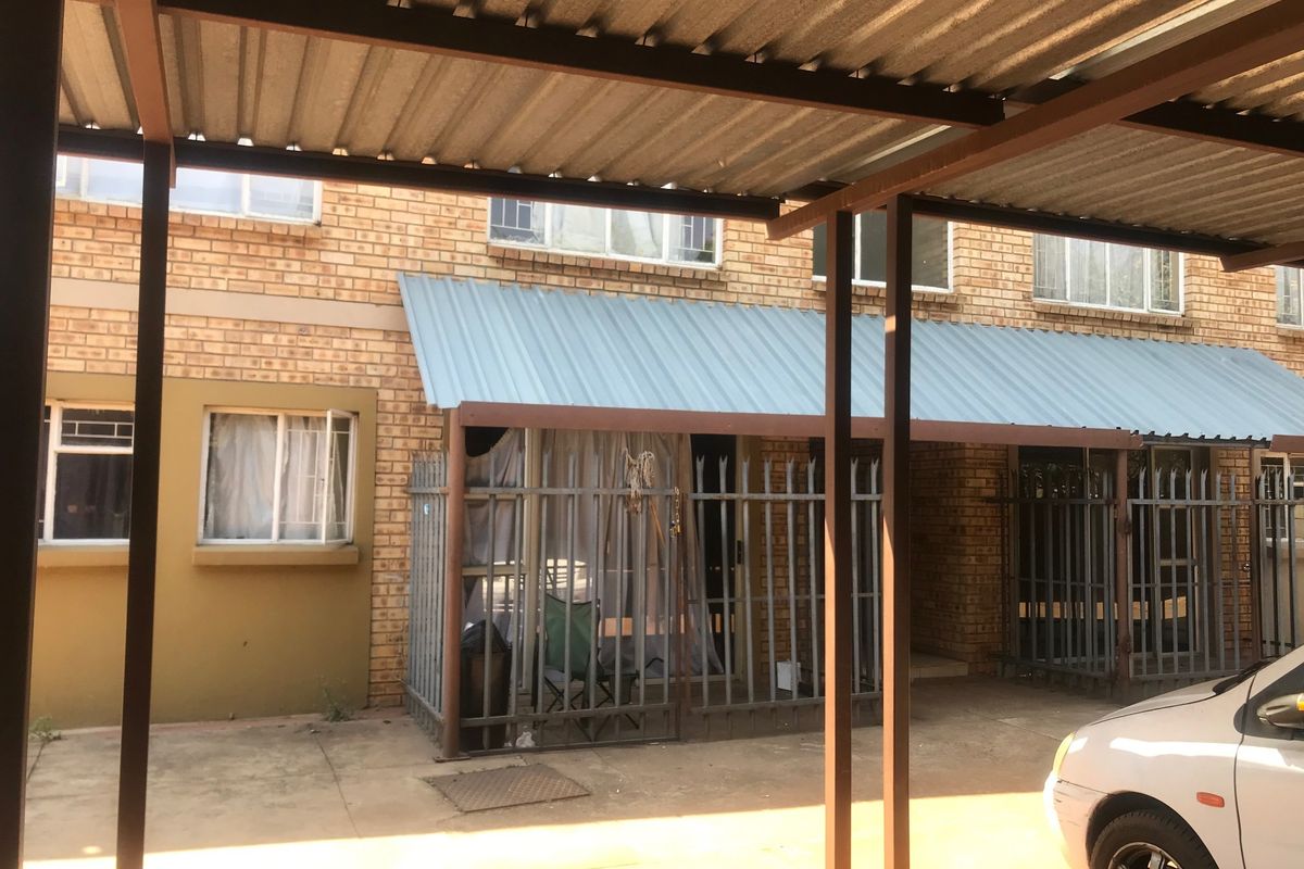 Apartment For Sale In Rustenburg - Photo 4