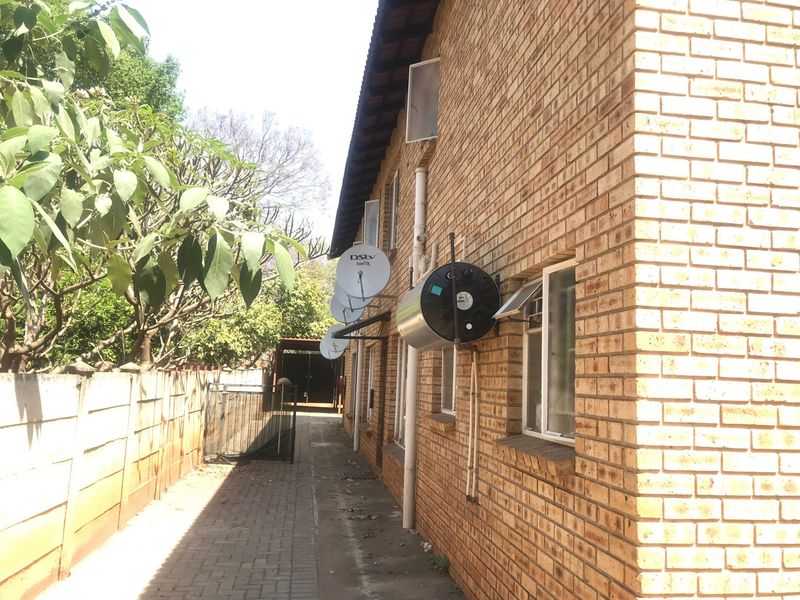 Apartment For Sale In Rustenburg - Photo 8