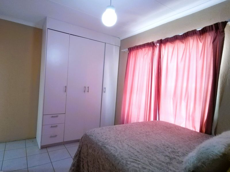 Townhouse For Sale In Rustenburg - Photo 9