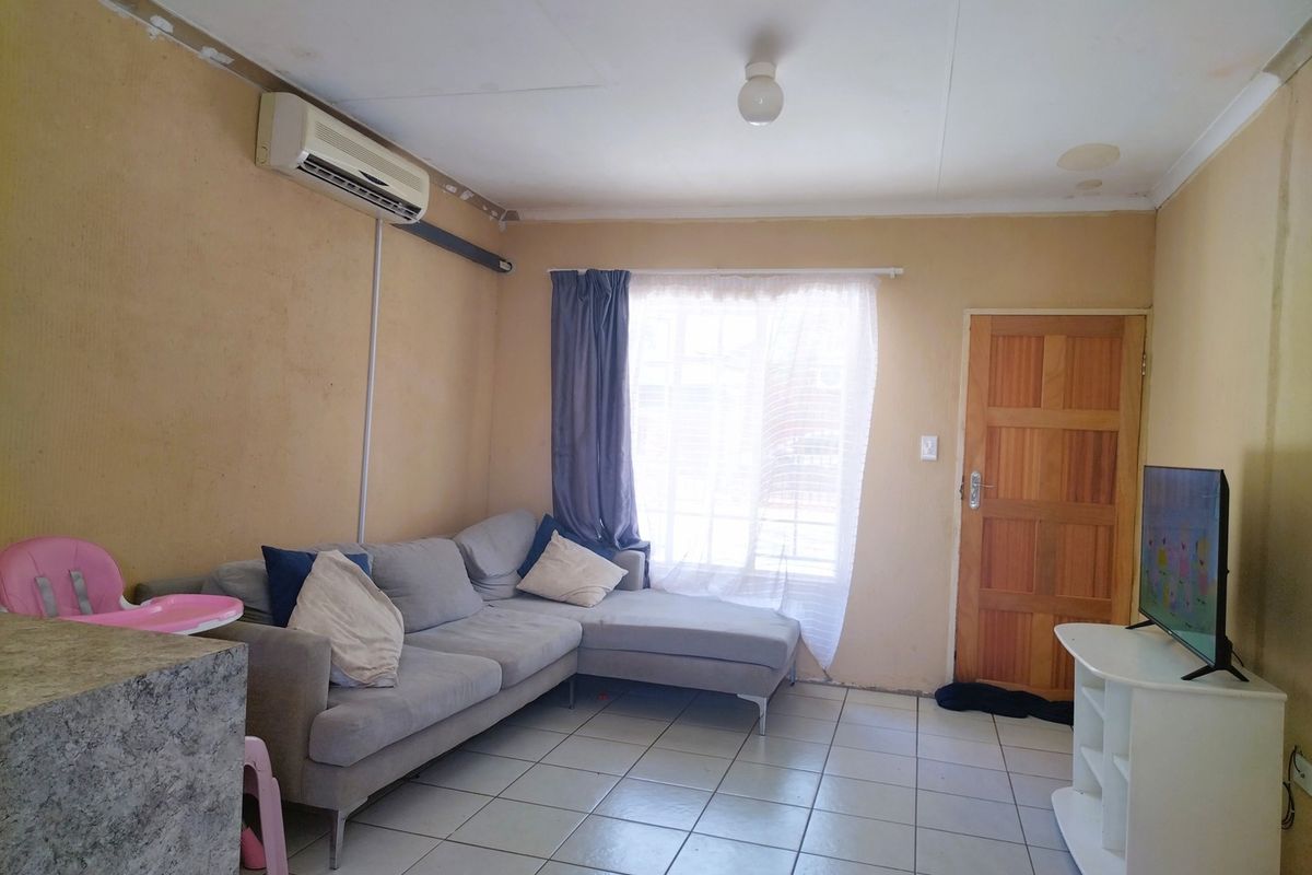 Townhouse For Sale In Rustenburg - Photo 5